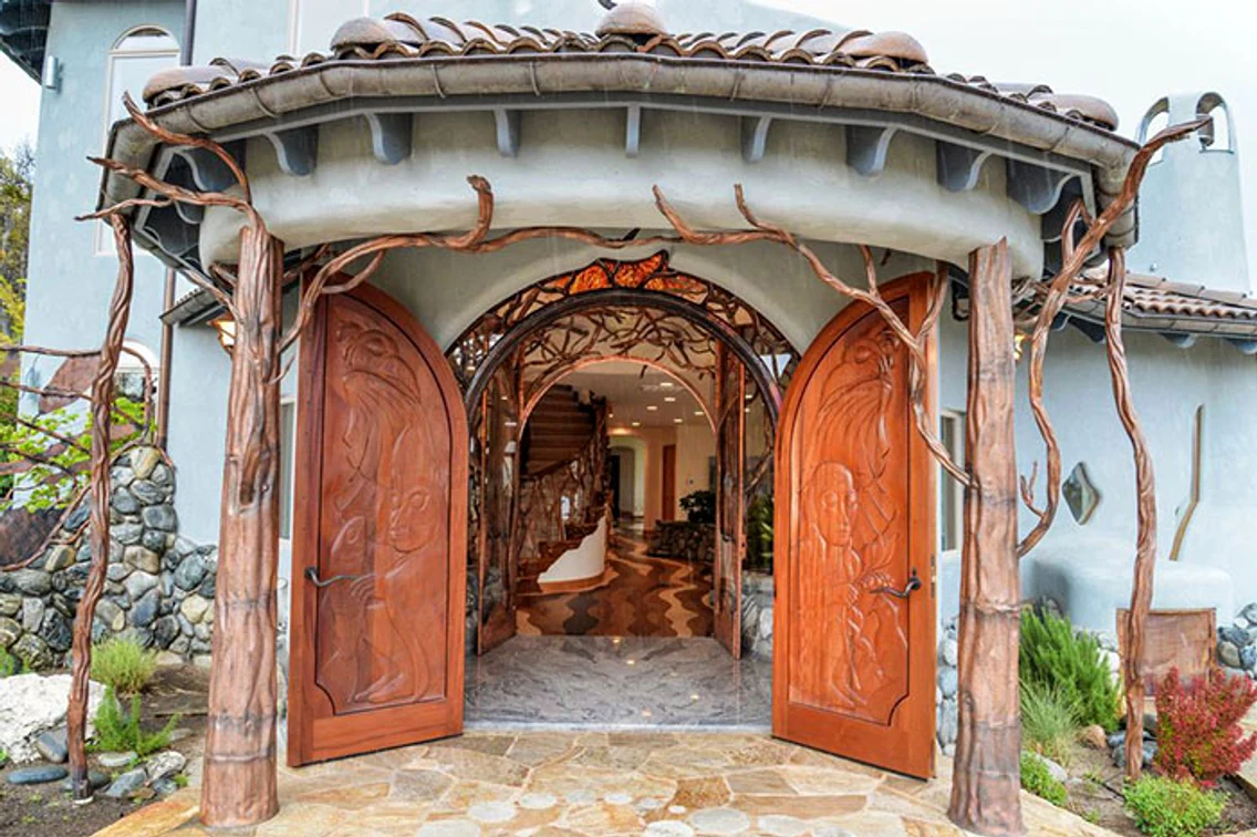 La poalele Ashlandului, Oregon, la ferma Shining Hand Ranch, există o locuinţă parcă desprinsă dintr o carte cu basme jpeg