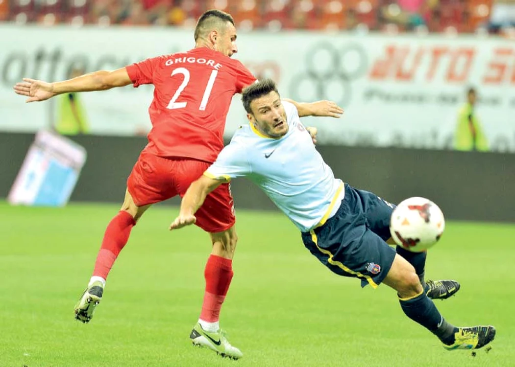 
    Stelistul Piovacarri ar putea  să-i facă clipe fripte lui Grigore  abia în repriza secundă a  derby-ului, italianul fiind anunţat  rezervă la meciul de sâmbătă (FOTO: Răzvan Păsărică)  