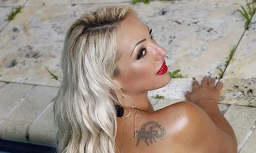 Alexandra Harra nu scapă nicio ocazie să pozeze în ipostaze sexy jpeg