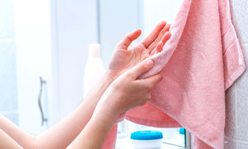 De ce este extrem de important să îți usuci mâinile după spălare, foto shutterstock jpg