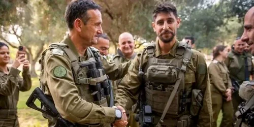 Cântărețul și actorul  Idan Amedi, grav rănit în luptele din Gaza FOTO Israel Defense Forces jpg