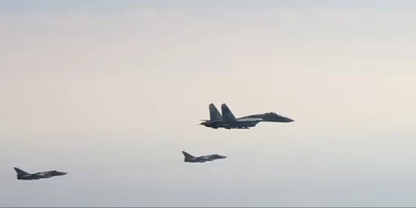 Patru avioane ruseşti încărcate cu arme nucleare au încălcat spaţiul aerian suedez foto Reuters