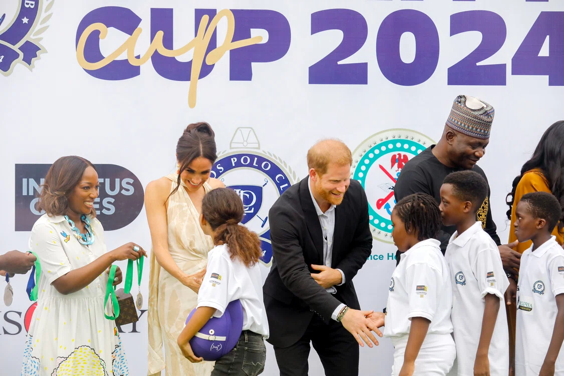 Meghan Markle și Harry în Nigeria GettyImages 2152632644 jpg