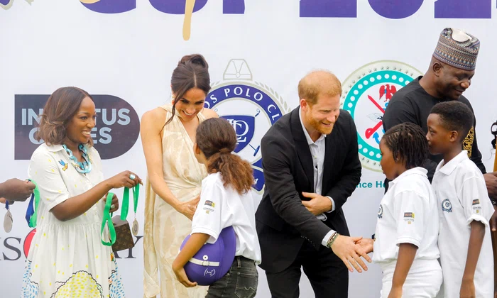 Meghan Markle și Harry în Nigeria GettyImages 2152632644 jpg