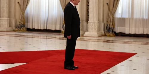 Traian Băsescu la catafalcul lui Iliescu FOTO Mediafax 