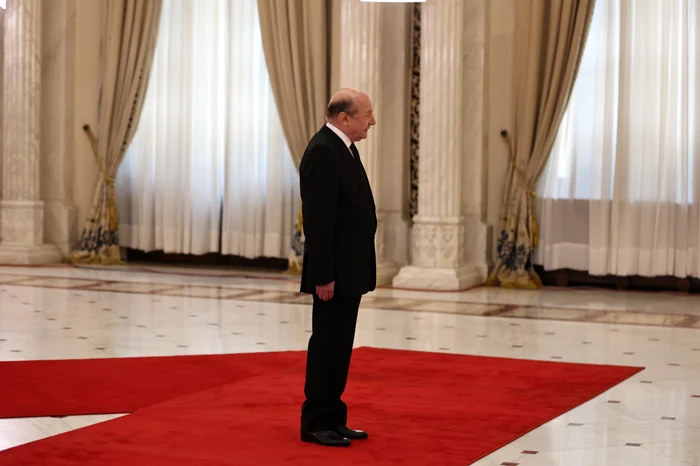 Traian Băsescu, la catafalcul lui Ion Iliescu FOTO Mediafax 