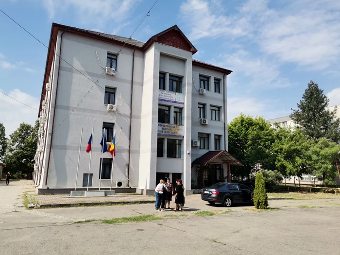 Câțiva zeci de profesori au plecat de la IȘJ Olt cu certitudinea că au devenit titulari FOTO: A.M.