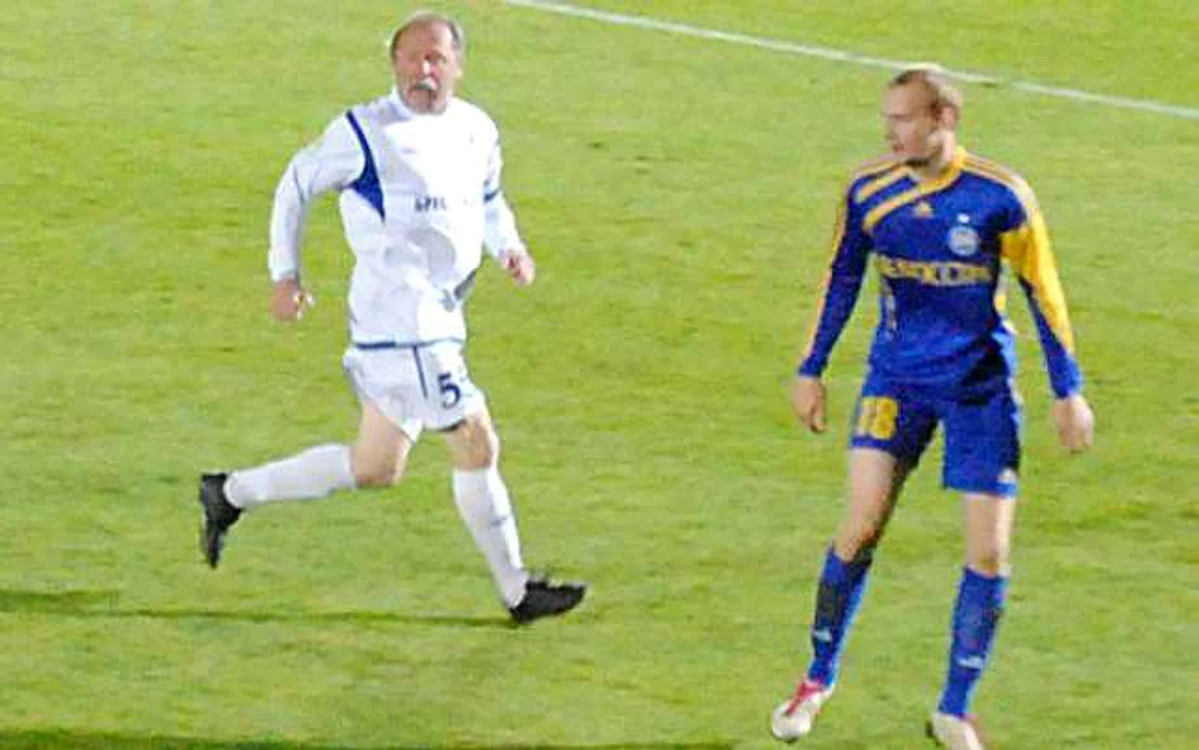 Iuri Pusişev, uşor de recunoscut, în meciul cu BATE Borisov