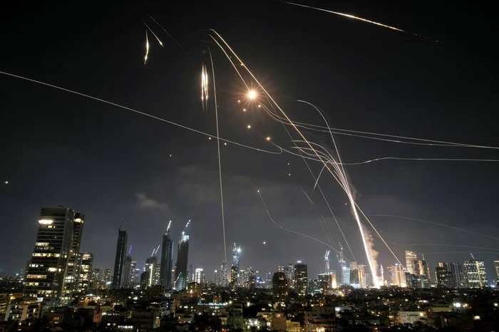 Iranul a atacat Israelul cu rachete balistice. Explozii masive în Ierusalim și Tel Aviv. Au fost vizate centre militare și baze aeriene