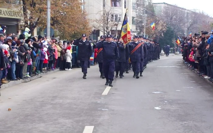 Parada militară este un moment aşteptat în special de copii la Slatina. Foto: arhiva Adevărul