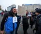 Persoane participă miercuri 8 noiembrie 2017 la un protest faţă de intenţia guvernului de a modifica Codul Fiscal în Piaţa Victoriei din Bucuresti FOTO Mediafax