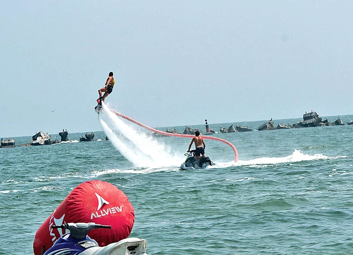 Zece minute  de zburat costă  150 de lei