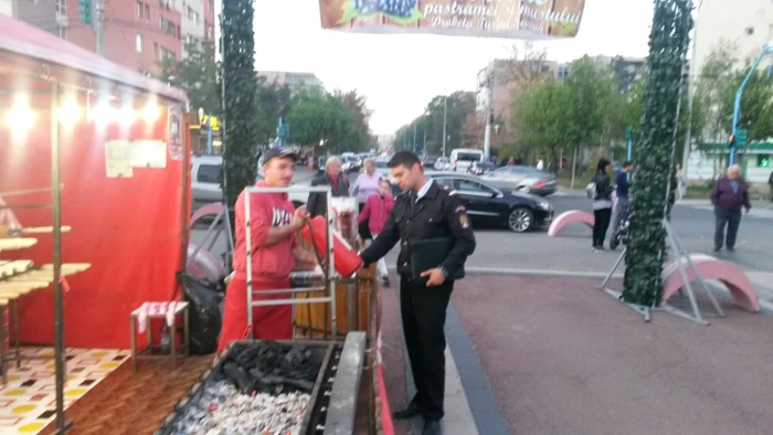 Pompierii sunt prezenţi pe strada Crişan FOTO ISU Drobeta