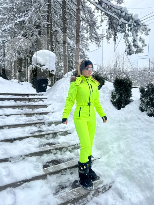 Anamaria Prodan, în costum de ski