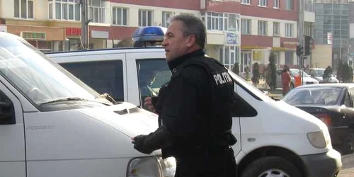 Tâţă i-a pus pe drumuri pe mascaţi. Acesta nu este de găsit de aproape două luni