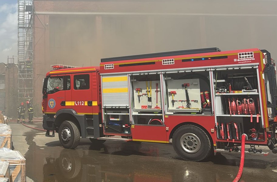 Zeci de persoane au fost evacuate dintr-un mall din Capitală după ce au fost semnalate posibile emanări de gaze. De la ce provenea mirosul