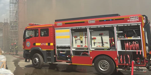 Incendiu la o hală în București FOTO ISU
