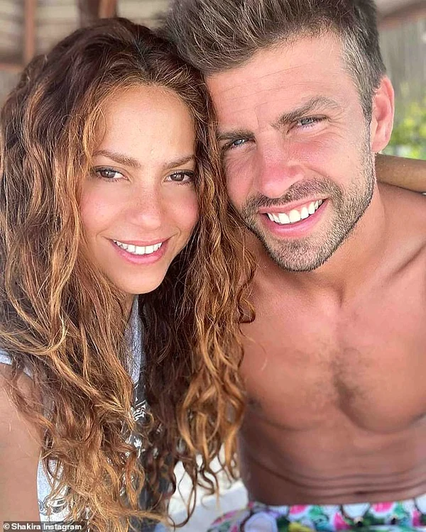 
    Shakira pozează sexy, iar cel care ține aparatul este chiar soțul ei Gerard Piquefoto: Instagram  
