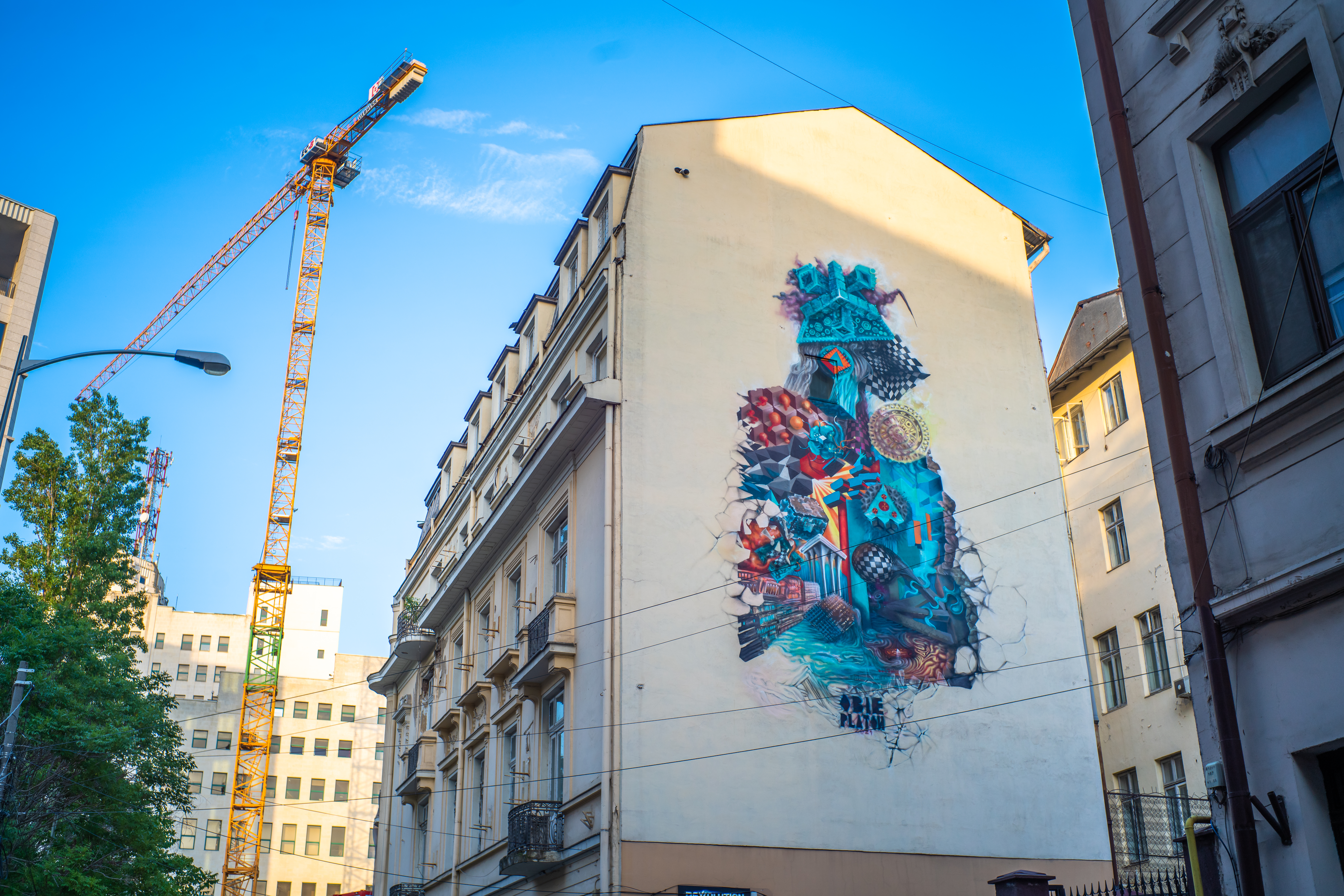 
    Muralul din strada Matei Millo nr. 9, realizat la inițiativa Romanian Design Week și susținut de IQOS, va putea fi admirat și după terminarea festivalului  