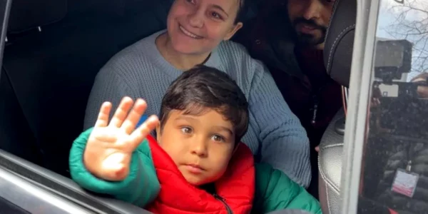 Radu Aryan Mahmood, copilul dispărut din Botoșani, și familia  Foto Monitorul de Botoșani jpg