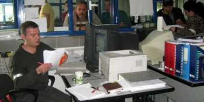 Slatina: Primăria concediază 10 funcţionari