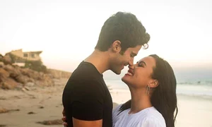demi lovato iubit png