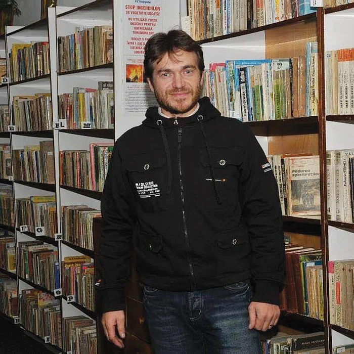 Poartă numele Avram Iancu ca urmare  a dorinţei bunicii sale din partea tatălui