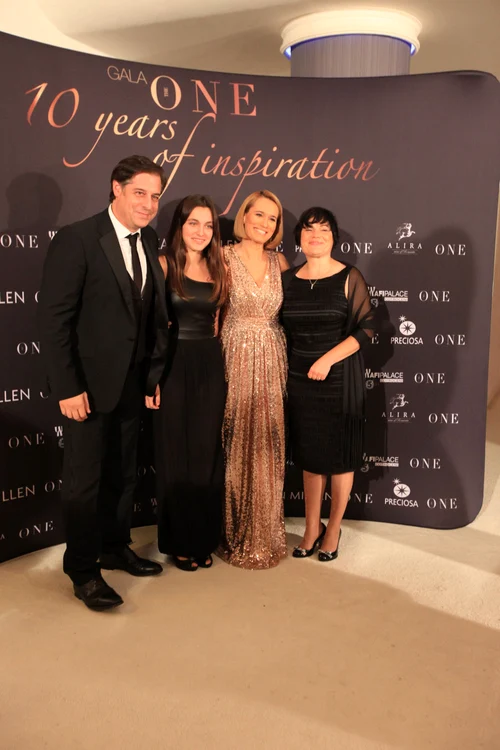 Andreea Esca alături de soţul şi fiica sa