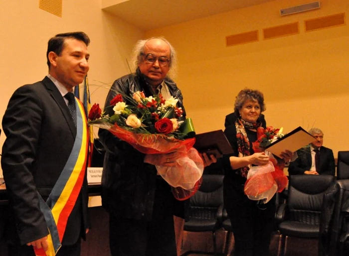 Paul Grigoriu a fost redactor-şef al Programului III (Radio România Tineret) şi, din 1992, director general adjunct al Radiodifuziunii Române