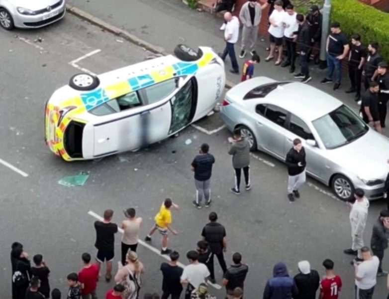 Ministrul britanic de Interne cere pedepse aspre pentru cei care au provocat incidentele violente din Leeds VIDEO