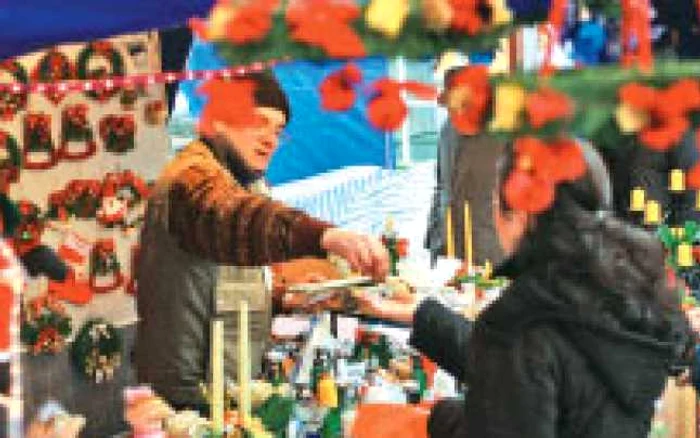 Târgurile de Crăciun atrag oamenii ca un magnet
