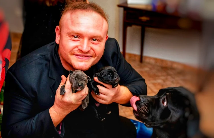 Mihai Nae îi dresează câinii Oanei Roman Sursa: Instagram