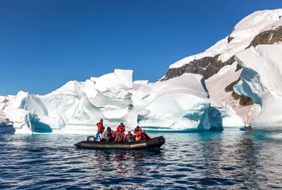 antarctica femei hartuire shutterstock jpg