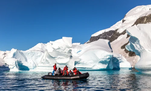antarctica femei hartuire shutterstock jpg