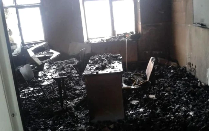 Inecndiu a distrus şcoala aproape în totalitate FOTO USLIP