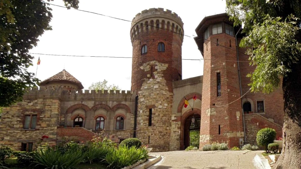 FOTO Castelul lui Dracula din Capitală, ţinut la secret de Armată jpeg