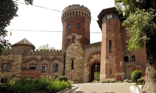 FOTO Castelul lui Dracula din Capitală, ţinut la secret de Armată jpeg