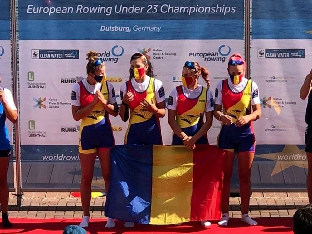 Printrr medaliatele cu aur se află şi călărăşeanca Adriana Ailincăi FOTO Federaţia Română de Canotaj