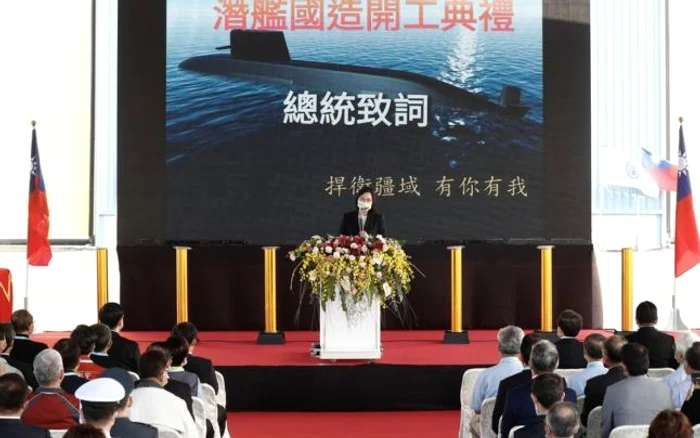 Preşedinta Tsai Ing-wen luând cuvântul la ceremonia de lansare a constructiei de submarine, desfăşurată la şanteierul naval Kaohsiung FOTO EPA-EFE