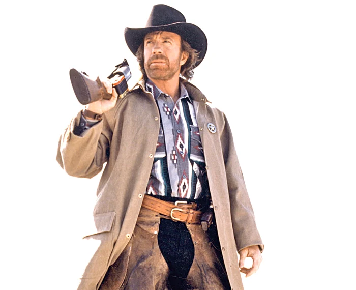 Chuck Norris, pe când  făcea furori în “Walker,  poliţist texan” 
