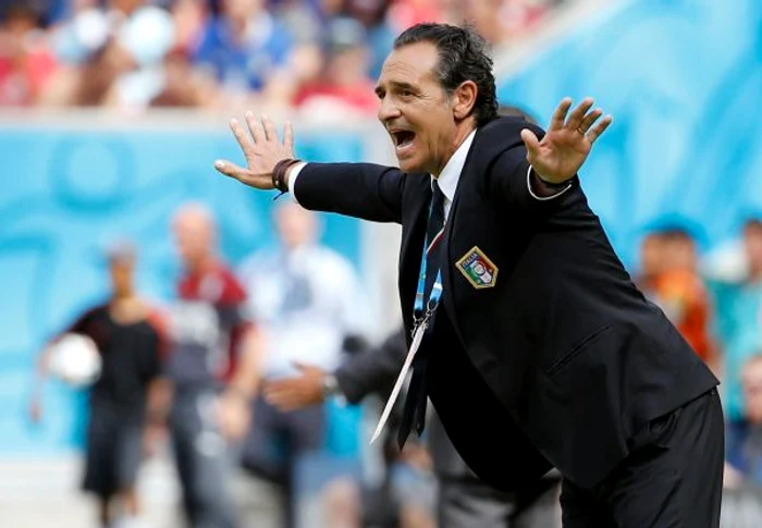 
    Antrenorul Cesare Prandelli si-a luat zborul de pe banca nationalei ItalieiReuters  