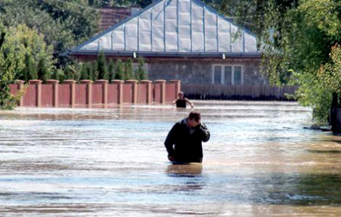 
    Râurile din nordul şi vestul ţării sunt la cote alarmante  