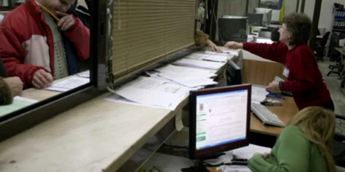Arădenii sunt așteptați la ghișeele finanțelor