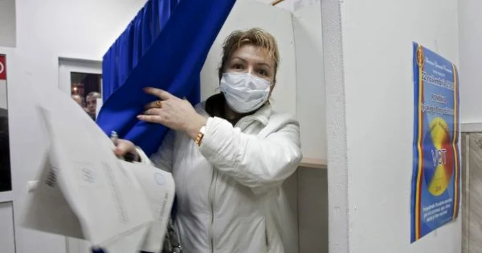 Unii votanţi se tem încă de gripa porcină
