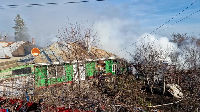 Proprietarul casei a fost găsit carbonizat FOTO: ISU Galați