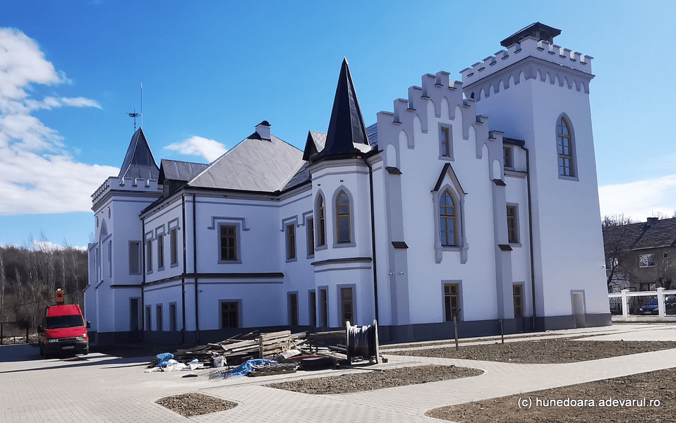 Castelul unui spion faimos, renăscut din ruină. Transformarea uimitoare a clădirii de patrimoniu VIDEO