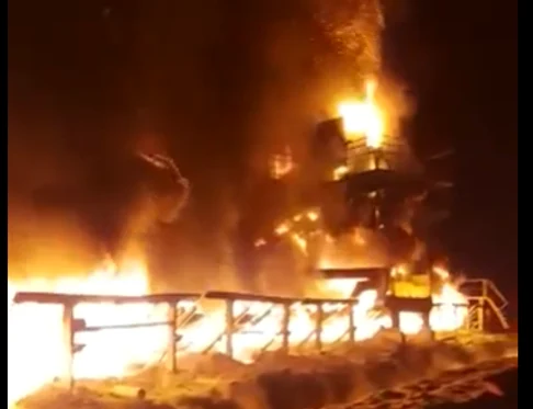 În incendiu au ars aproximativ 100 de metri de banda și mai multe cabluri electrice Foto: Gorjeanul