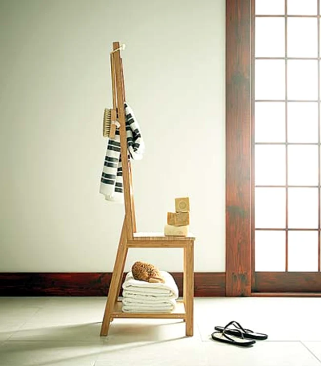 Scaun şi, în acelaşi timp, suport pentru prosoape, 149 lei, la IKEA