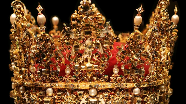Tiare, coroane, mitre o istorie a podoabelor de pe capetele monarhilor jpeg