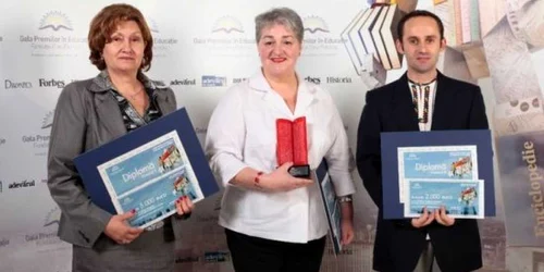 Învăţătoarea Gheorghiţa Grigore (foto stânga) la Gala Premiilor în Educaţie